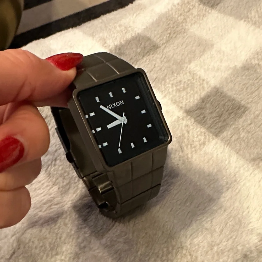 Nixon The Quattro Gunmetal watch - Picture 4 of 7